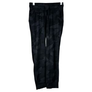 Lululemon Ready to Rulu Jogger Crop Heritage 365 Camo Coal Multi Women's 2 EUC